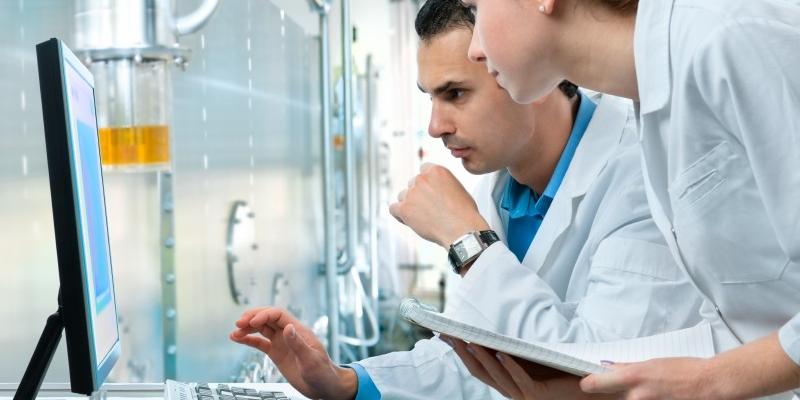 Two scientists in a lab