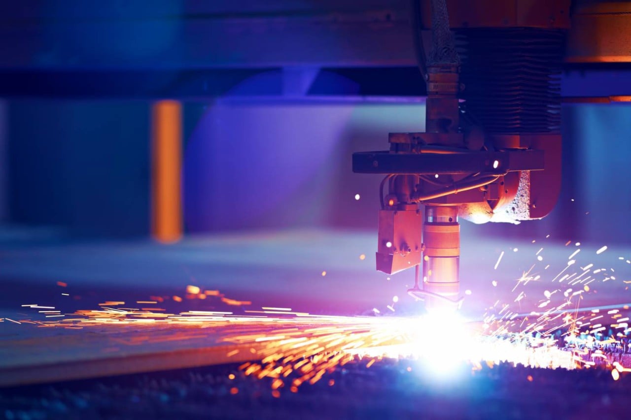 Cutting metal by plasma laser Cutting metal by plasma laser